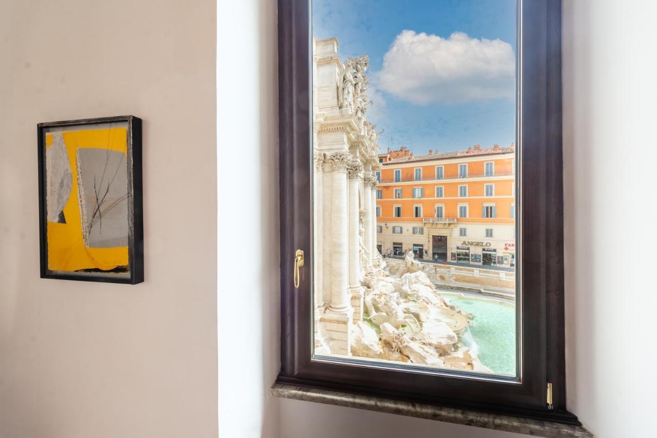 Trevi Fountain Square View Luxury *